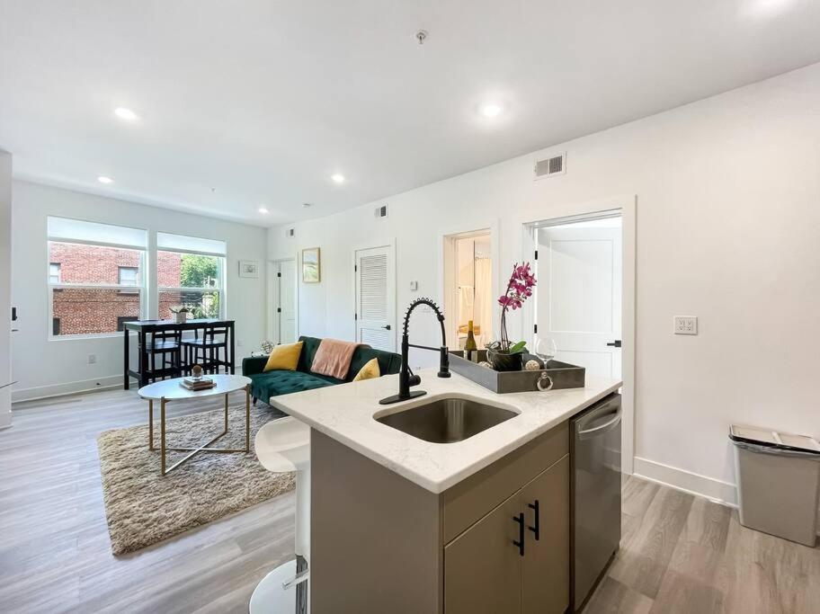 Central Dc Apt , City Skyline View , Close To All Washington Exterior foto